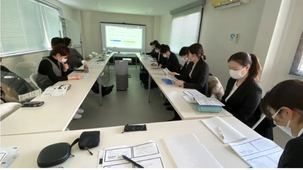 横浜石心会病院での学生によるプレゼン風景